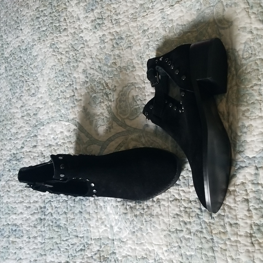 Studded suede Carlos Santana black boots